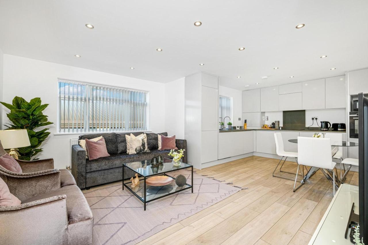 St Martins 2 Bedroom Apartments In Ruislip By 360 Stays Esterno foto